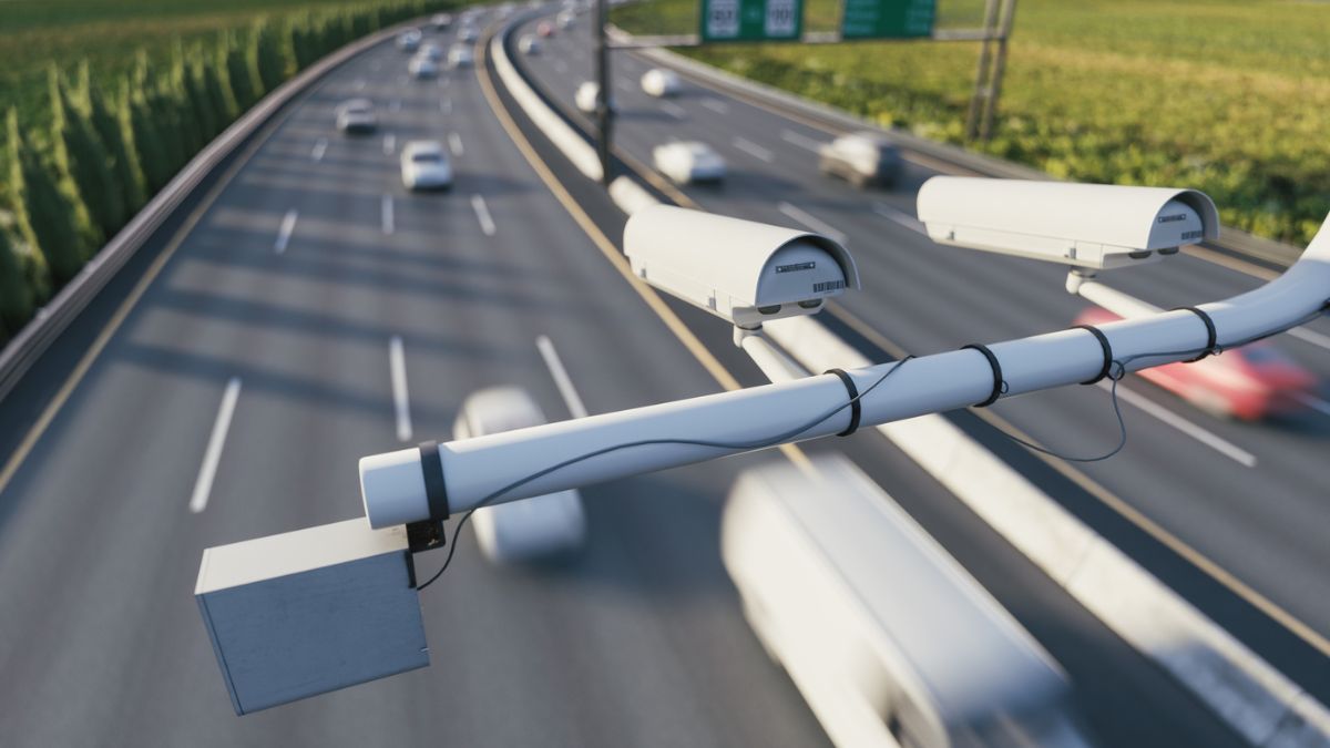 fotoradary w Wielkiej Brytanii Foto: kamery fotoradarów na autostradzie