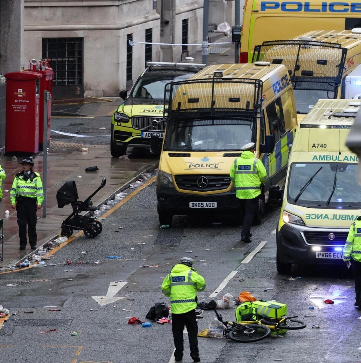 Wielka Brytania: Samochód wjechał w tłum ludzi, tragedia w Liverpoolu