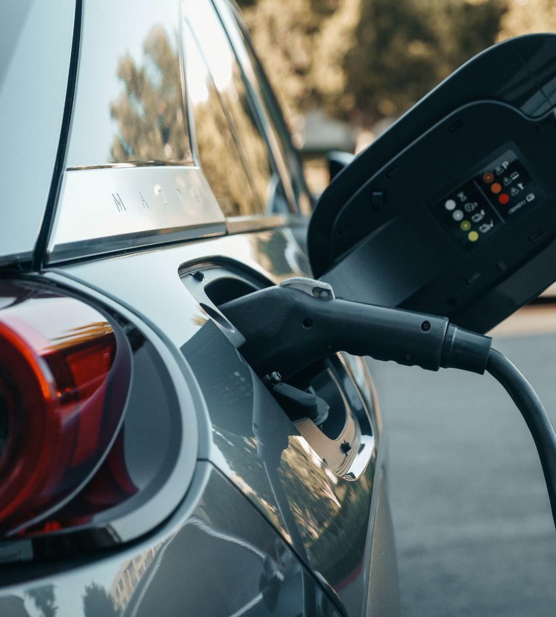 Samochód hybrydowy czy elektryczny w UK?