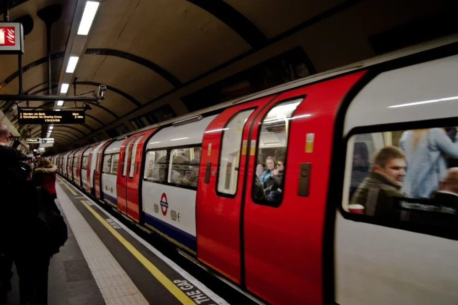 podwyżki dla kierowców londyńskiego metra Foto: wagony londyńskiego metra