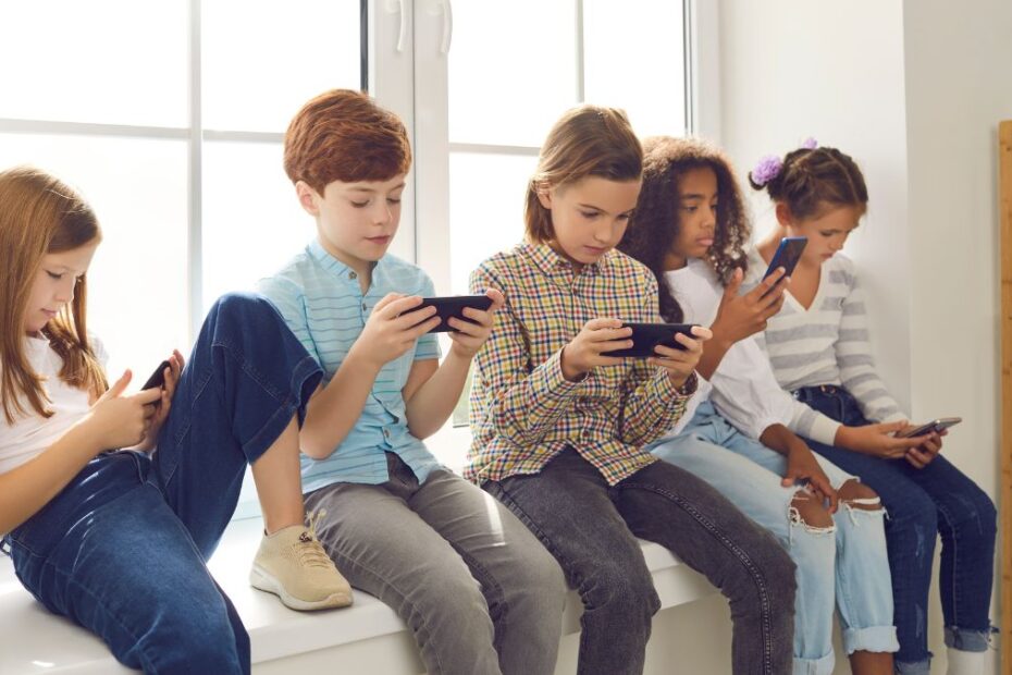 zakaz smartfonów poniżej 14 roku życia
