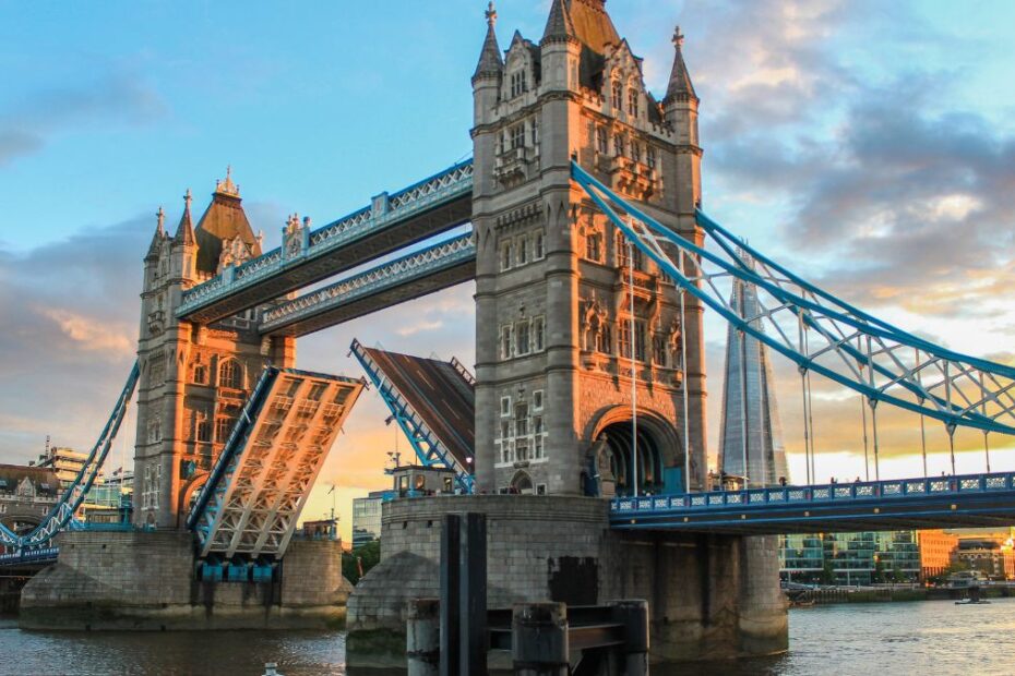 Wielka Brytania traci milionerów Foto: most Tower Bridge w Londynie