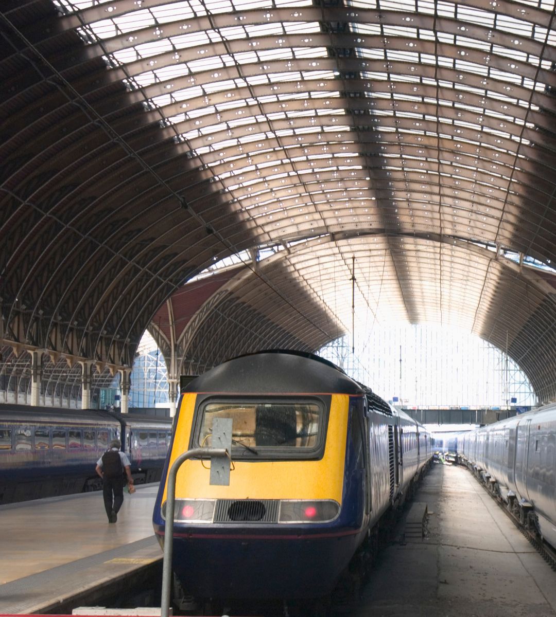 Nocne pociągi na lotnisko w Manchesterze Foto: pociąg na stacji
