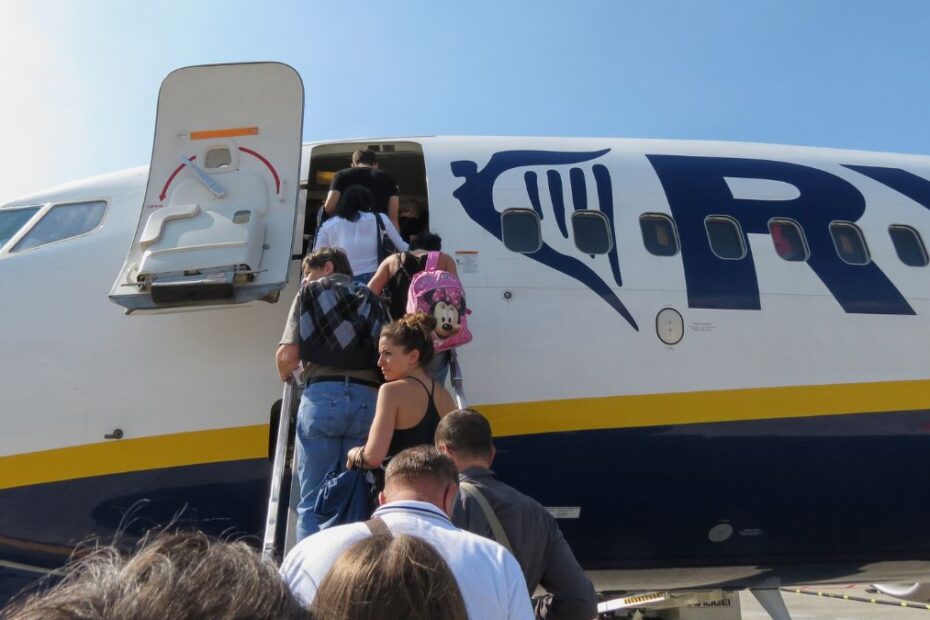 Ryanair zwiększy limit bagażu podręcznego o 5 cm