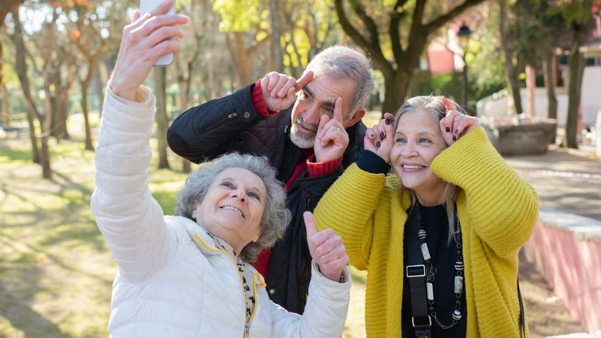 zniżki dla seniorów w Wielkiej Brytanii Foto: Trzech emerytów