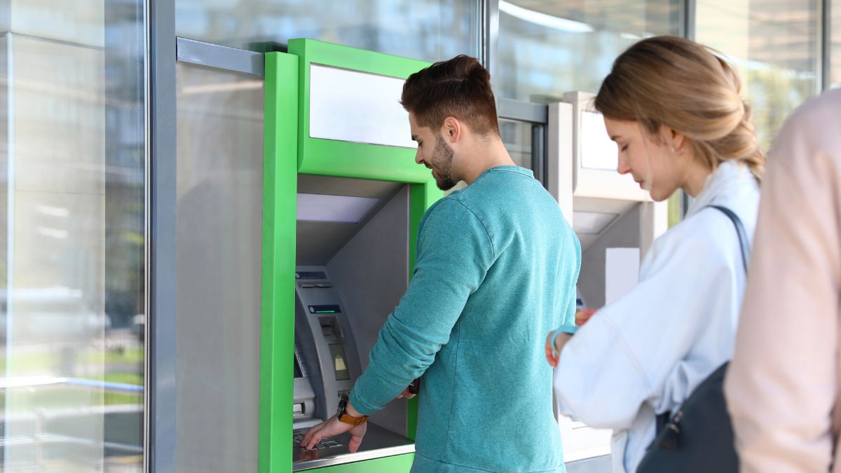 Duży brytyjski bank wprowadza nową funkcję gotówkową