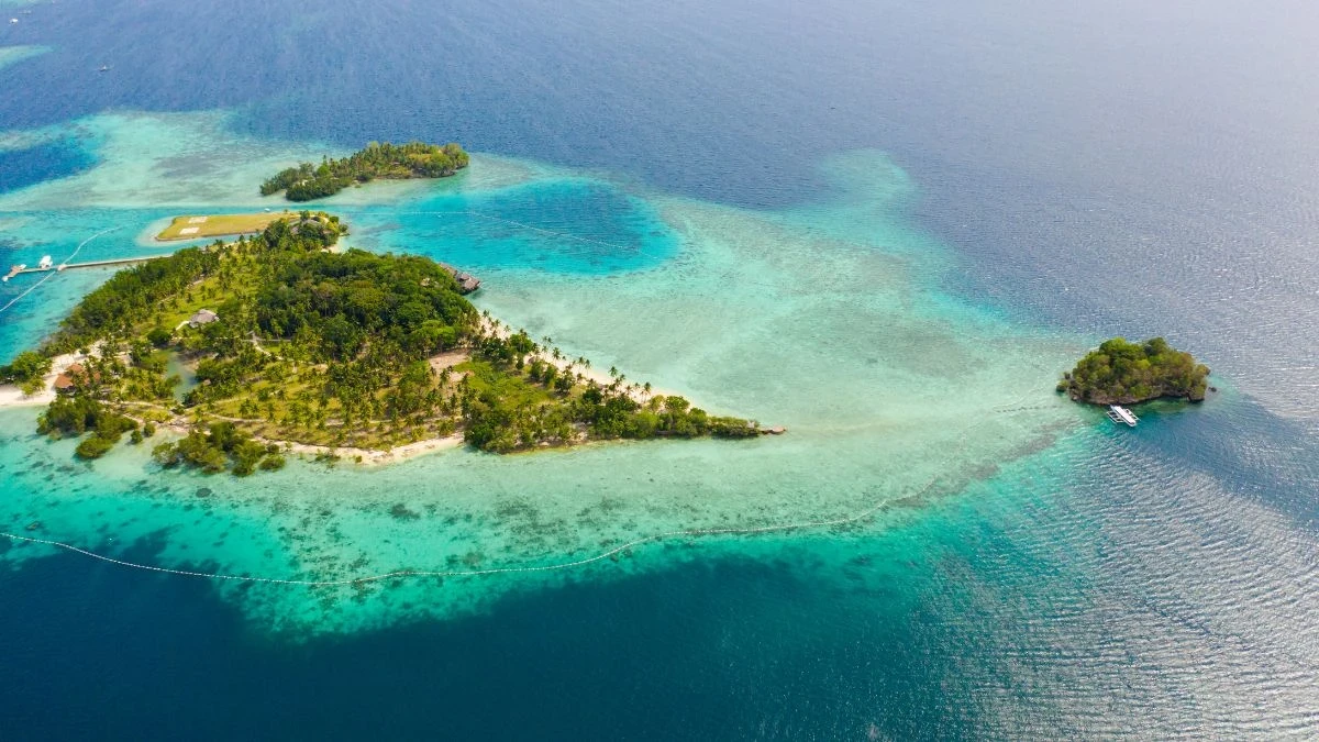 Tropikalne wyspy-widmo Foto: Wyspa na oceanie