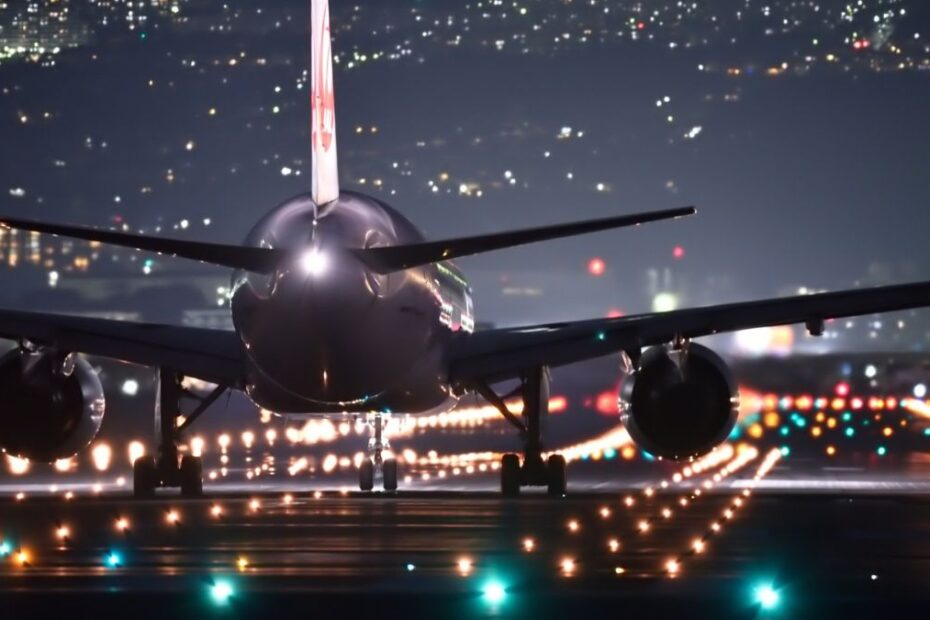 3 pas startowy na Heathrow Foto: Samolot na pasie startowym