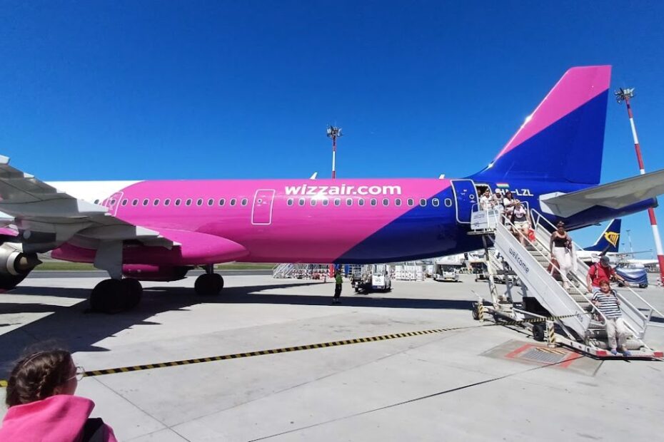Wizz Air wraca do Modlina Foto: samolot linii Wizz Air na płycie lotniska