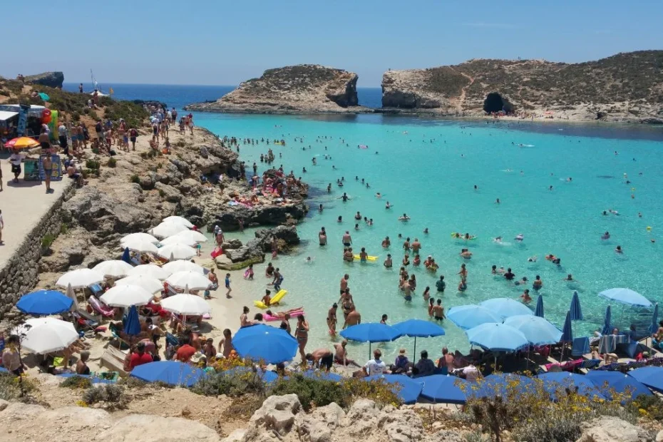 Błękitna Laguna Europy Foto: Malownicza Błękitna Laguna na wyspie Comino