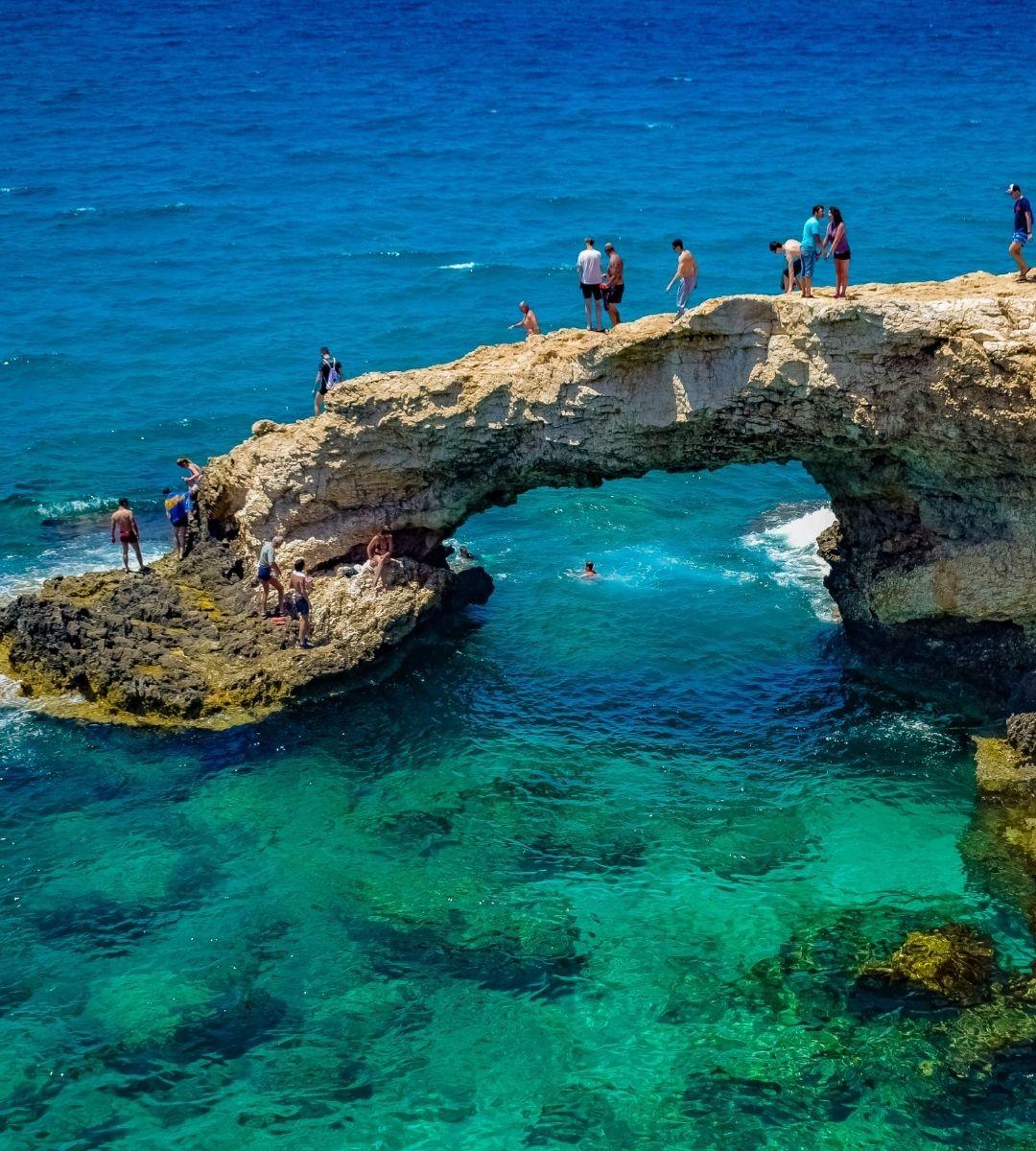 magiczne okno oszczędności Foto: skalne wybrzeże Cypru