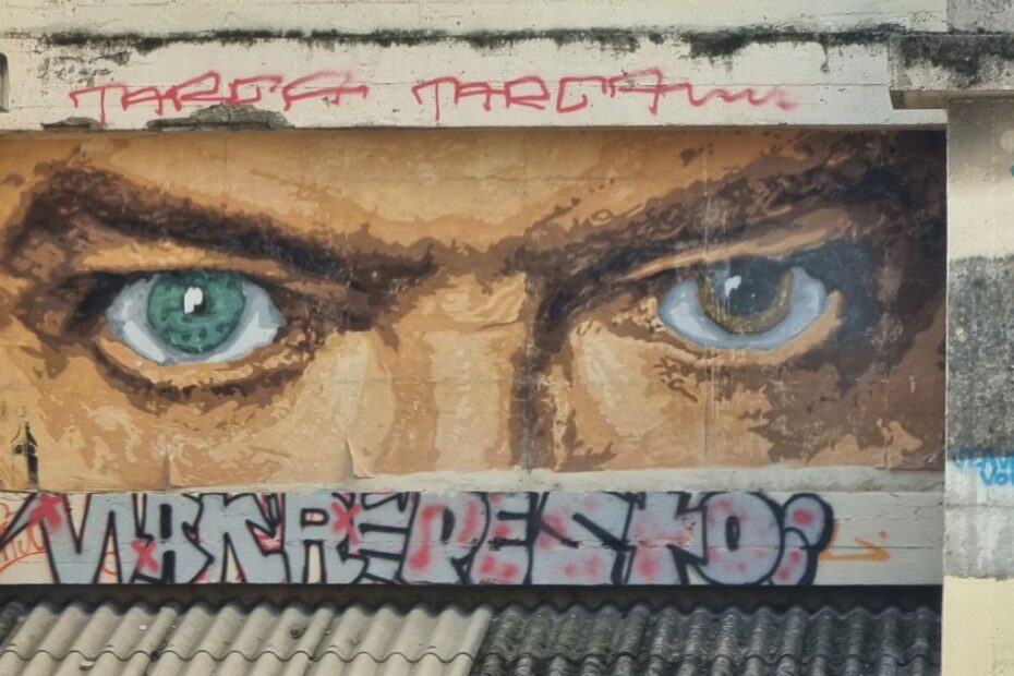 Centrum Davida Bowiego w Londynie Foto: mural przedstawiający charakterystyczne oczy Davida Bowie