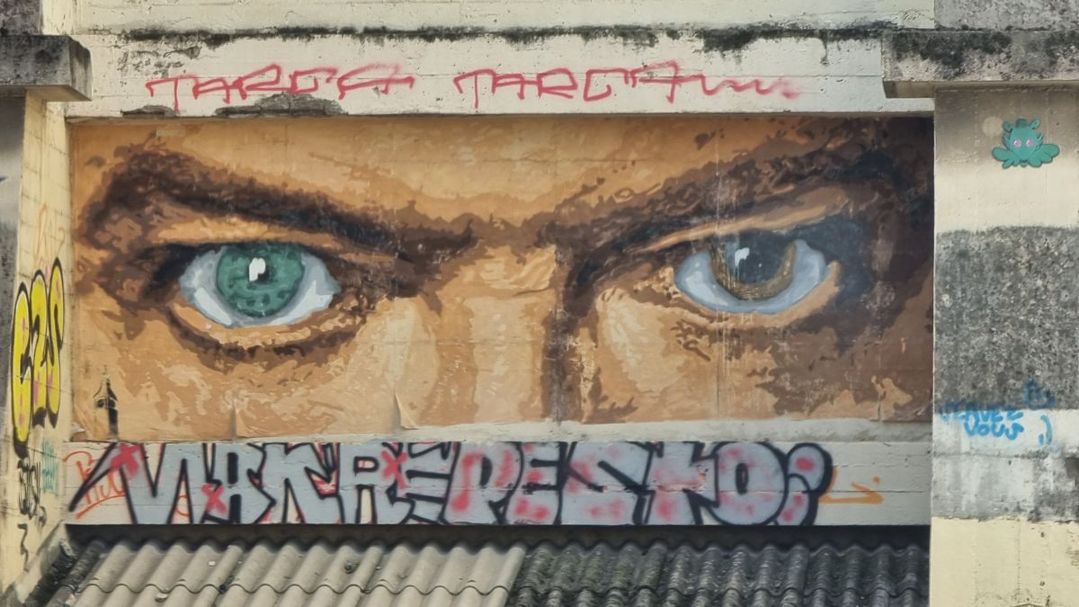Centrum Davida Bowiego w Londynie Foto: mural przedstawiający charakterystyczne oczy Davida Bowie
