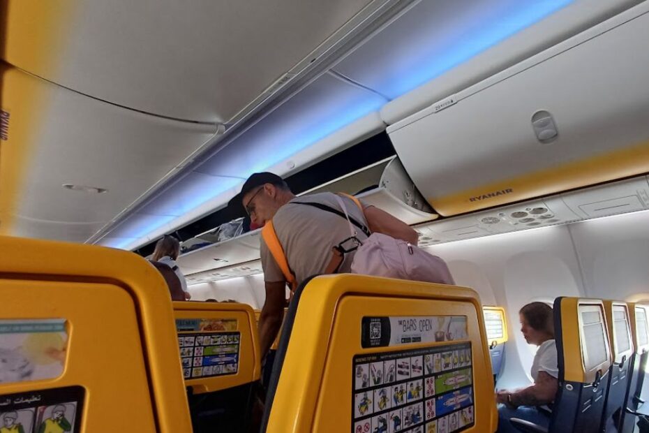 Ryanair ogranicza loty do Hiszpanii Foto: Wnętrze samolotu Ryanair