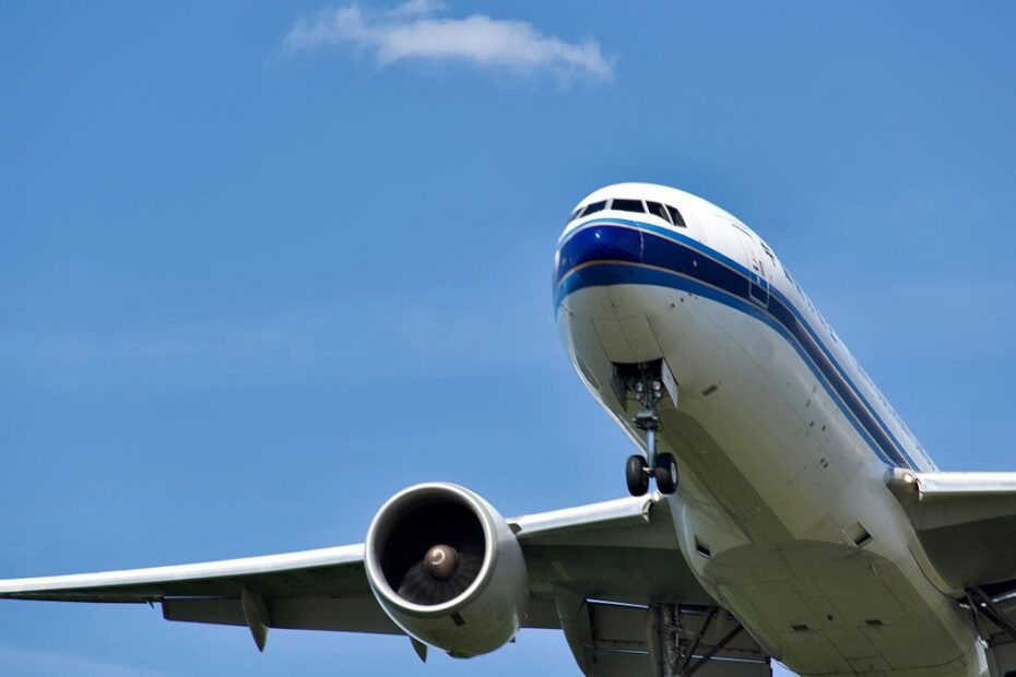 magiczne okno oszczędności Foto: samolot w locie