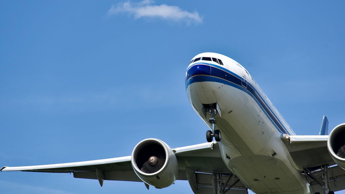 magiczne okno oszczędności Foto: samolot w locie