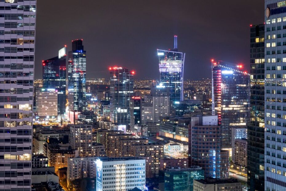 Nowa platforma widokowa varso tower Foto: panorama Warszawy nocą