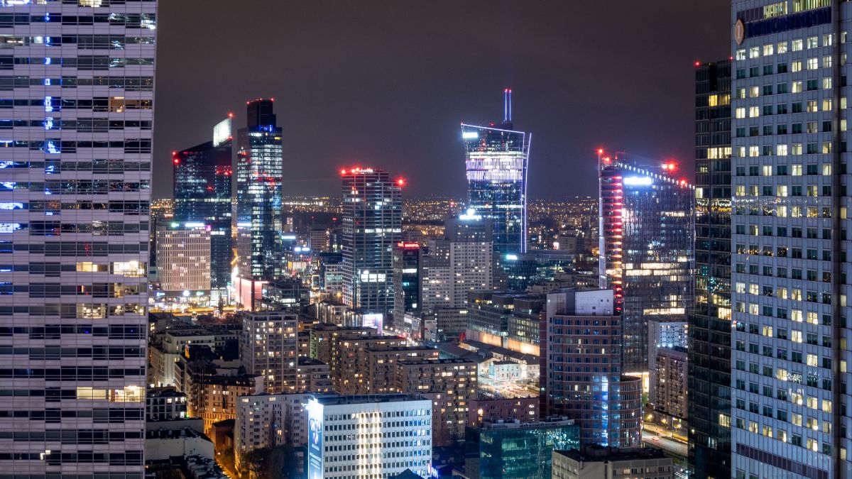 Nowa platforma widokowa varso tower Foto: panorama Warszawy nocą