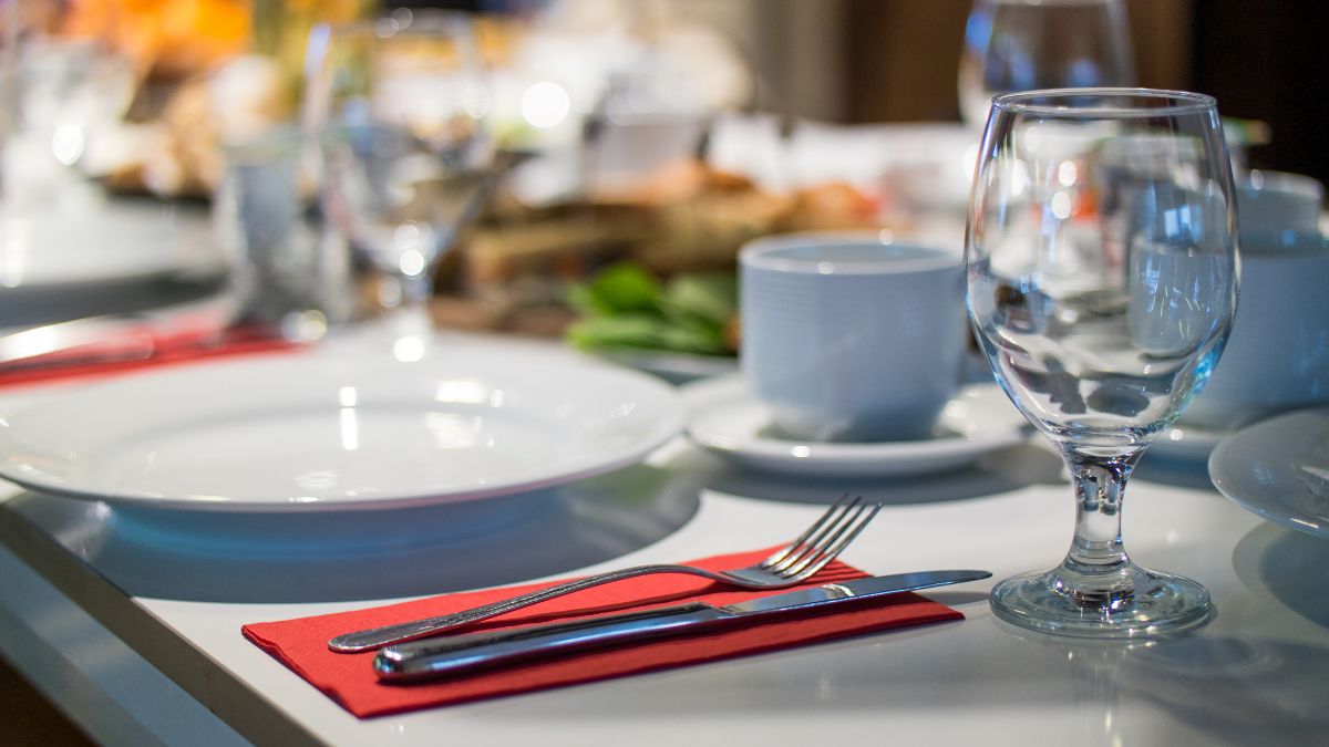 Dwie polskie restauracje wśród najlepszych na świecie Foto: nakrycie w restauracji