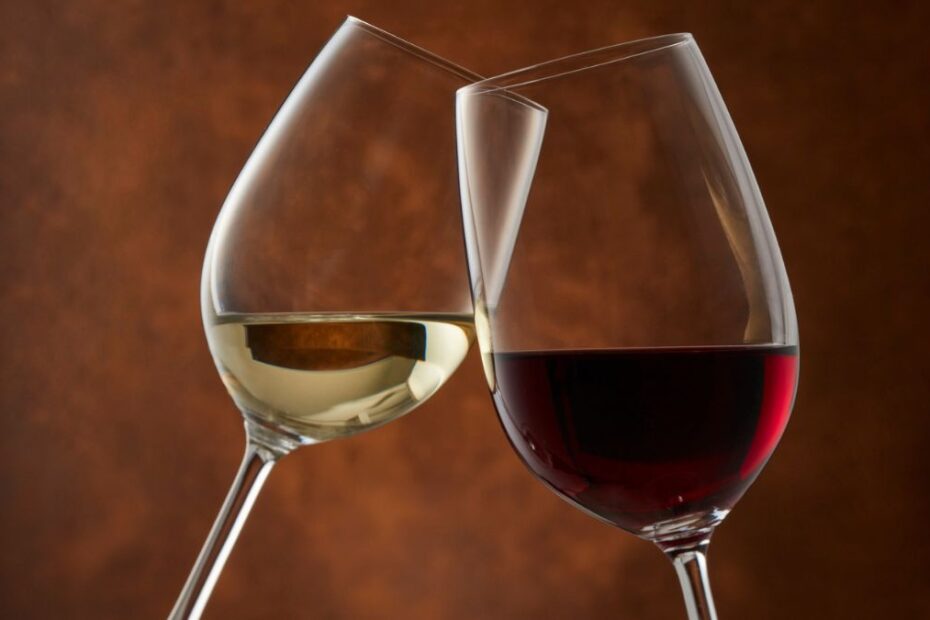 wiek w którym trzeba przestać pić alkohol Foto: kieliszki z winem