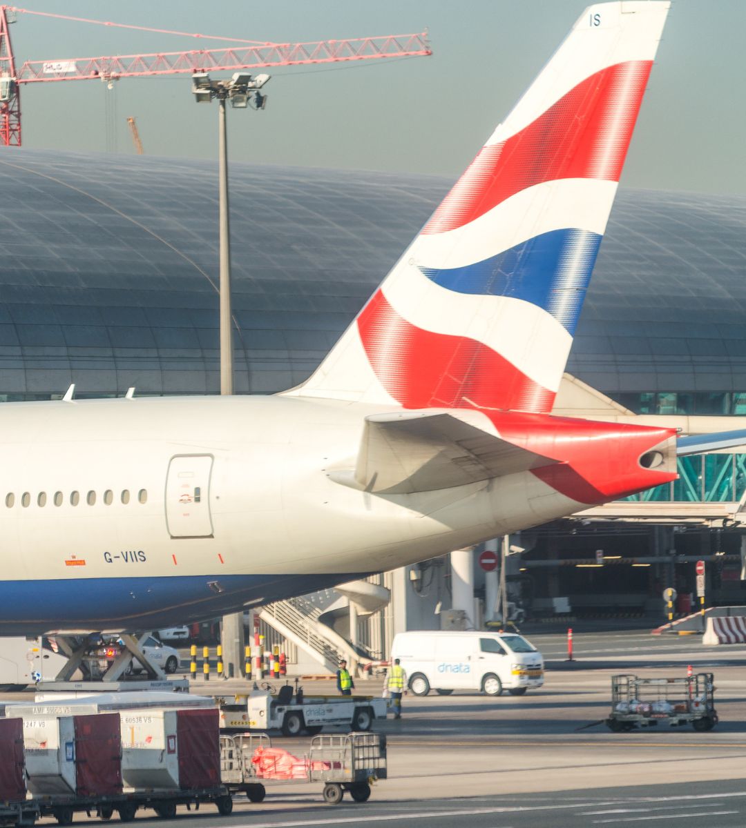 budowa połączenia kolejowego z lotniskiem Heathrow Foto: samolot BA na lotnisku