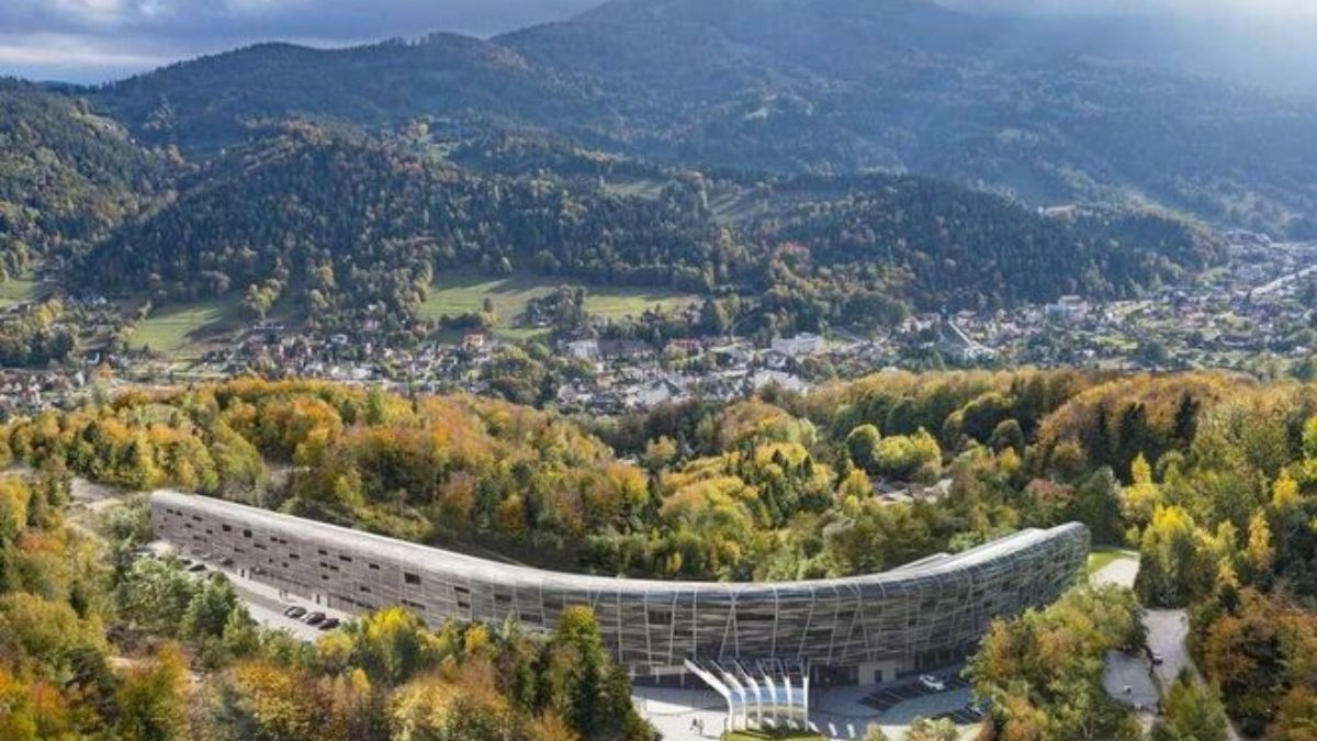 Najdłuższy hotel w Europie Foto: Widok hotelu z lotu ptaka