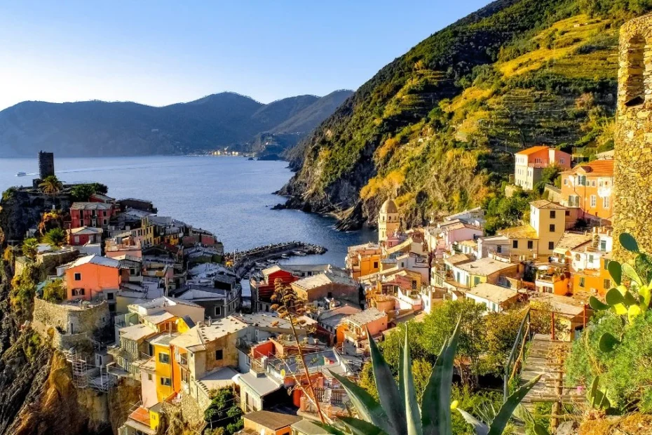 Odkryj magię Cinque Terre Foto: Wybrzeże Ligurii – widok na malownicze Cinque Terre
