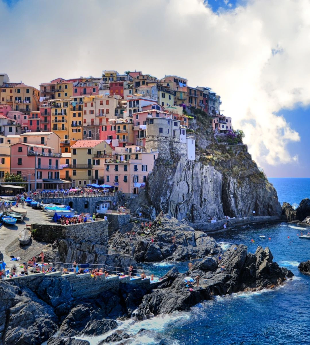 Odkryj magię Cinque Terre Foto: Wybrzeże Ligurii – widok na malownicze Cinque Terre
