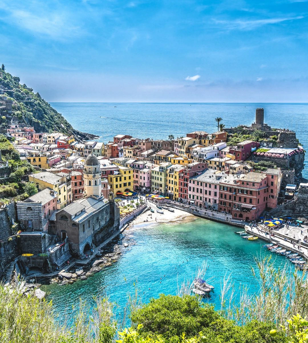 Odkryj magię Cinque Terre Foto: Wybrzeże Ligurii – widok na malownicze Cinque Terre