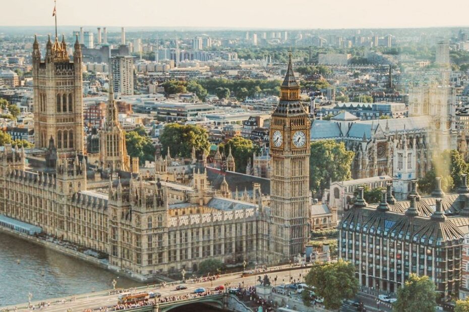 podatek dla opuszczających Wielką Brytanię Foto: Budynek brytyjskiego parlamentu w Londynie