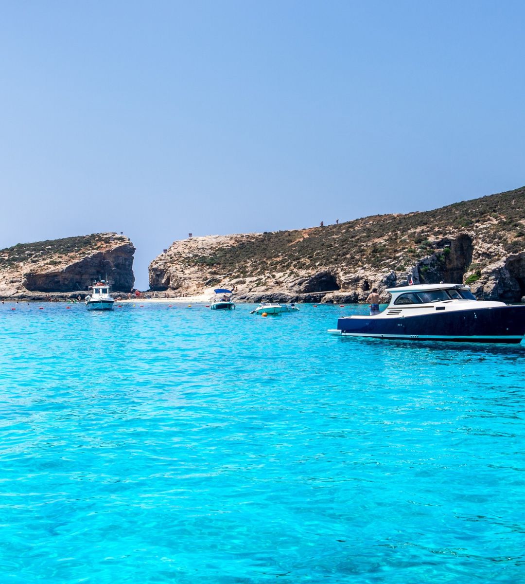 Malta kusi słońcem i niskimi podatkami Foto: łodzie u wybrzeży Malty