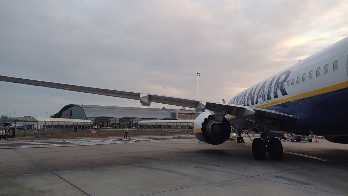 Wizz Air i Ryanair szykują nową bitwę o pasażerów Foto: samolot Ryanair na lotnisku w Modlinie