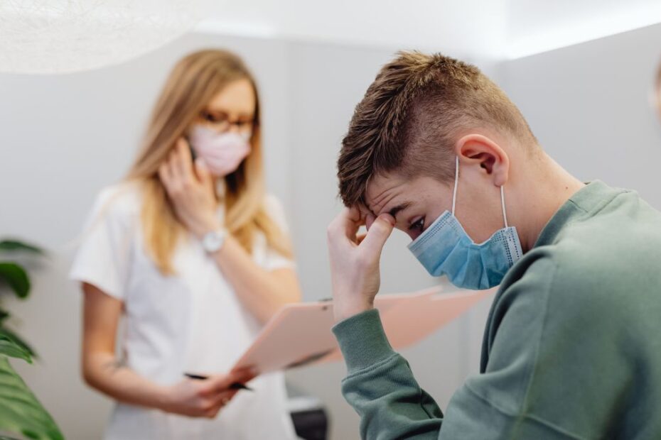 bardzo zaraźliwy szczep grypy uderza w Wielką Brytanię Foto: pacjent u lekarza