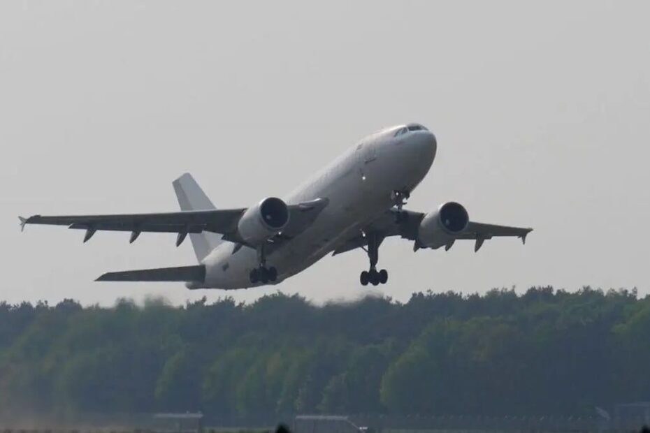 Awantura na pokładzie Ryanaira lecącego z Polski do Wielkiej Brytanii. Interweniowała policja
