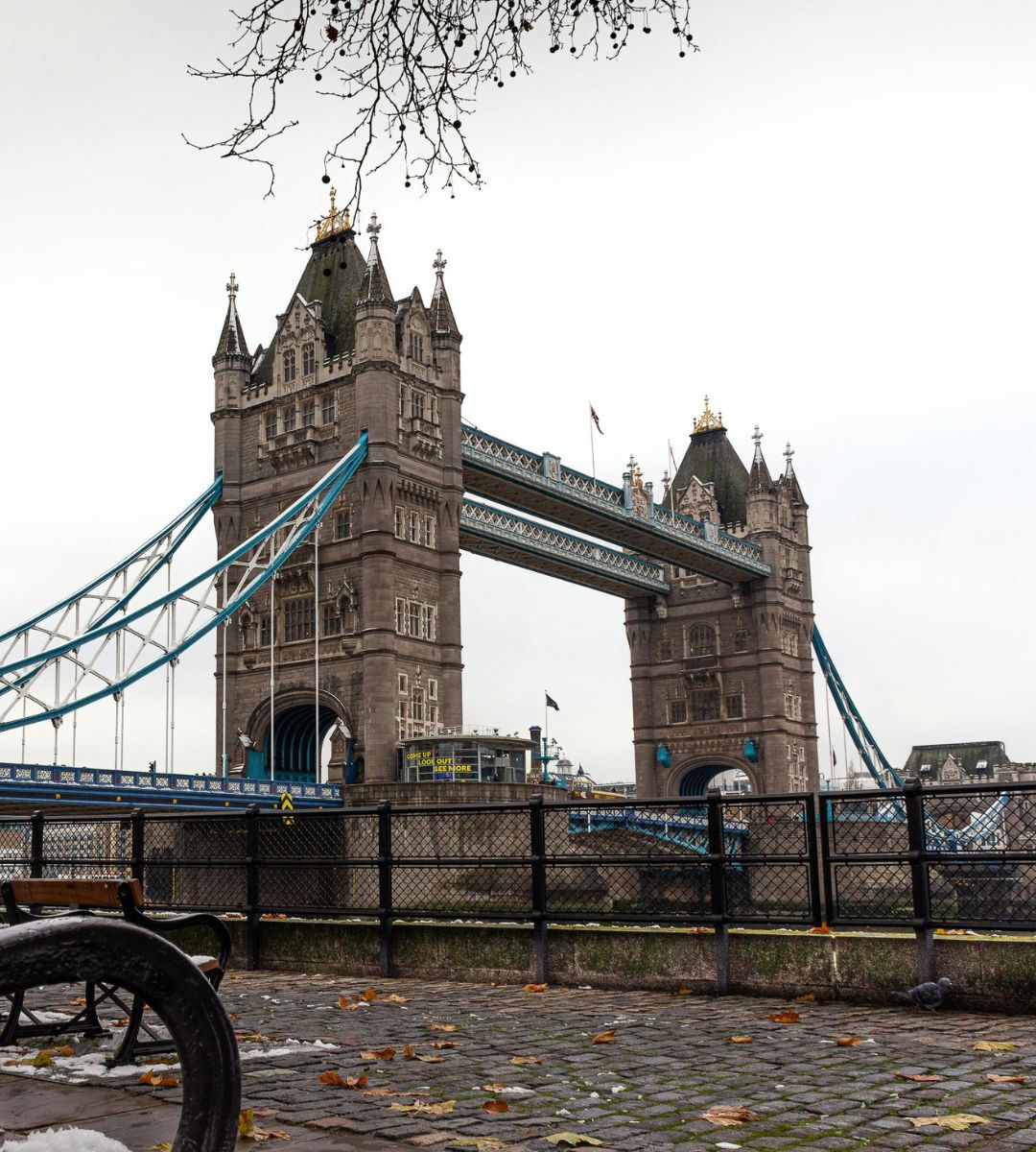 Zimowe świadczenia w UK na sezon 2025/2026 Foto: Tower Bridge w Londynie