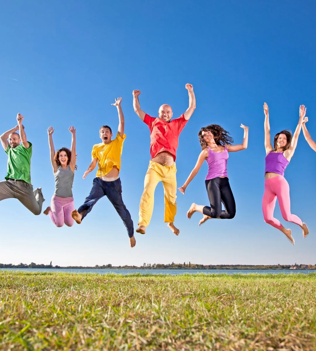 Grupa krwi a długość życia Foto: sześć osów podskakujących na trawie z zadowolenia