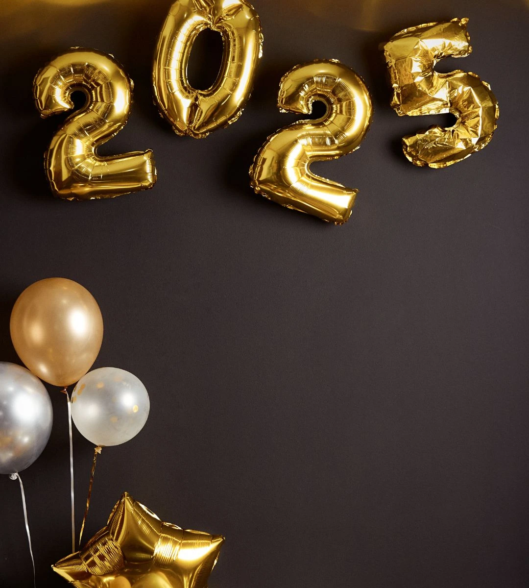 Rok 2025 był wyjątkowy z matematycznego punktu widzenia Foto: złote balony tworzące napis 2025