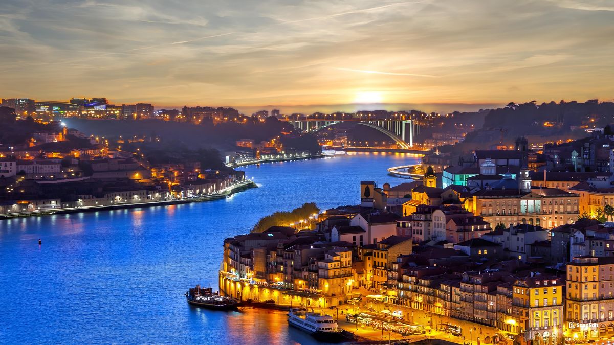 miasta w Europie które warto odwiedzić w styczniu Foto: Porto nocą