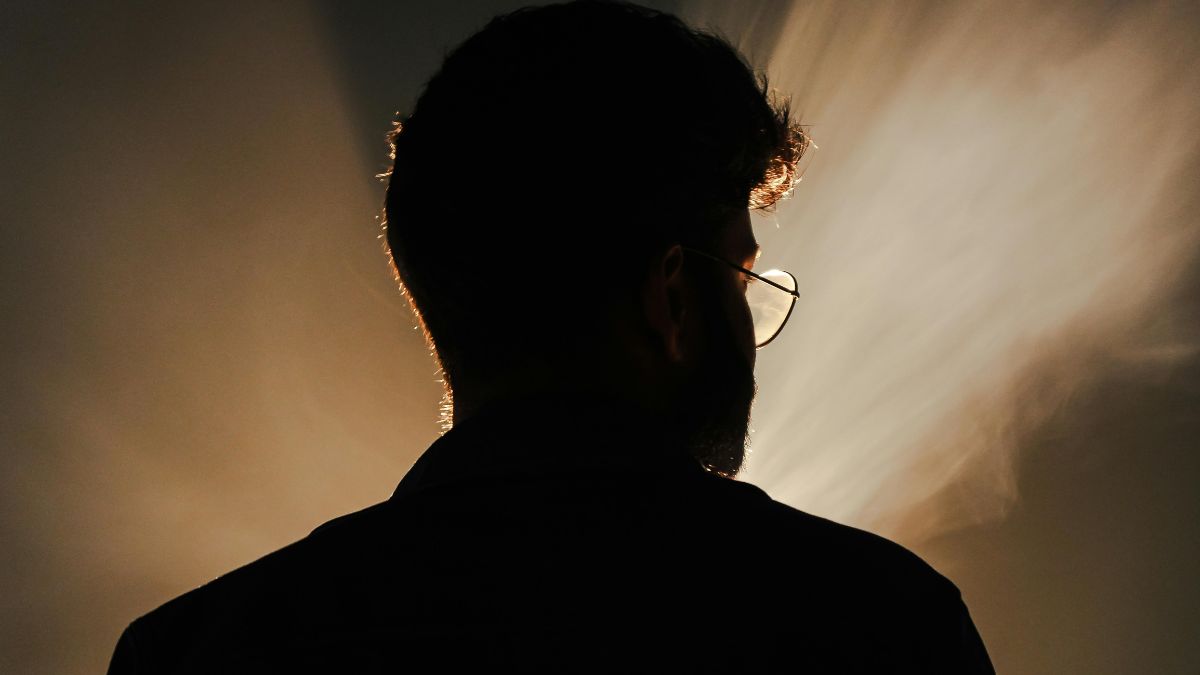 Kim jest tajemniczy miliarder z Shein Foto: sylwetka mężczyzny