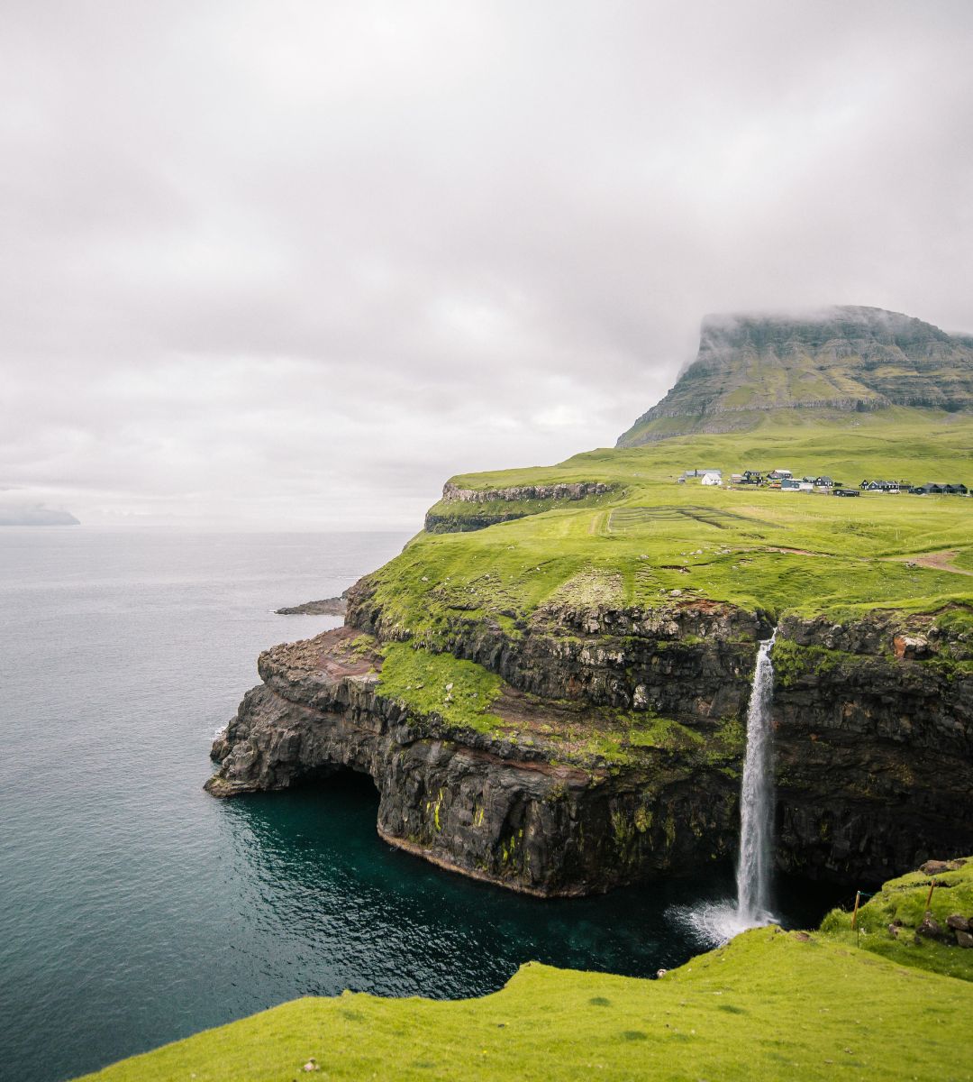 Święta na szkockiej wyspie za mniej niż 100 zł Foto: klifowe wybrzeże na szkockiej wyspie