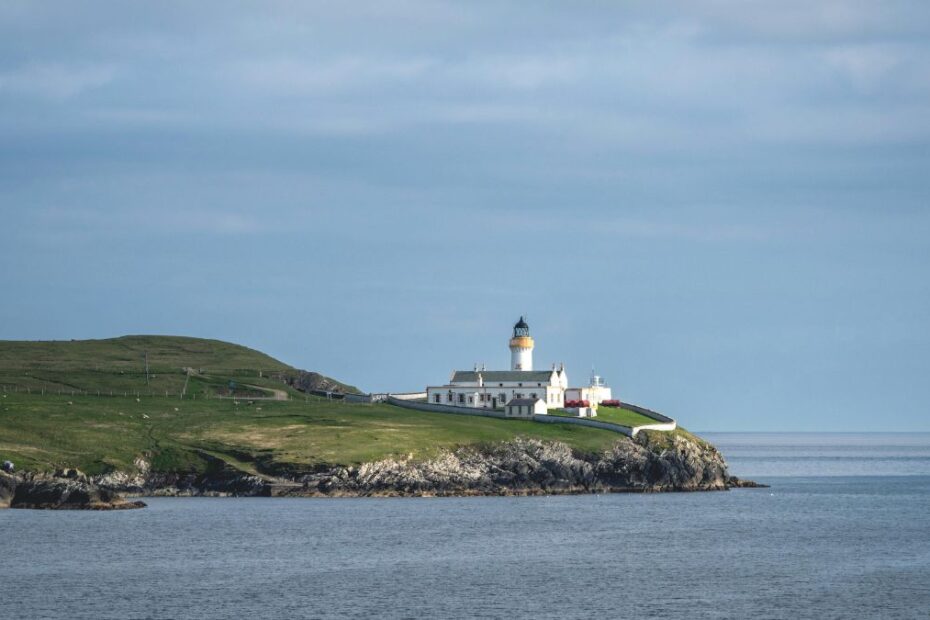 Święta na szkockiej wyspie za mniej niż 100 zł Foto: latarnia morska na wyspie
