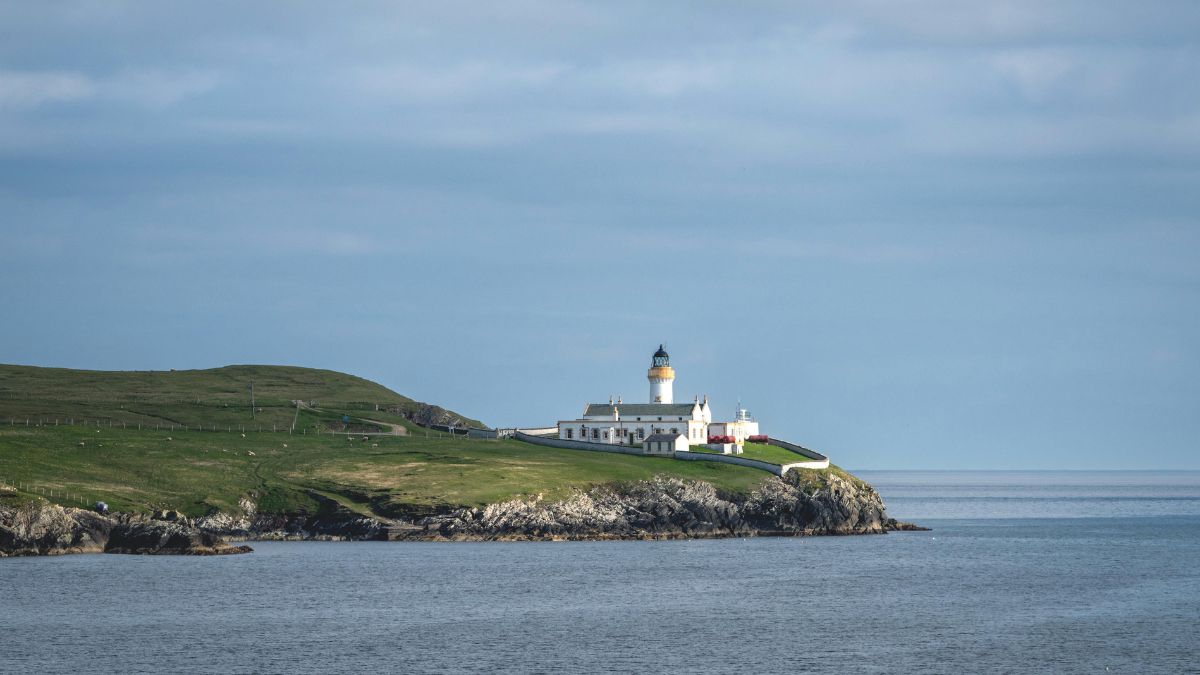 Święta na szkockiej wyspie za mniej niż 100 zł Foto: latarnia morska na wyspie