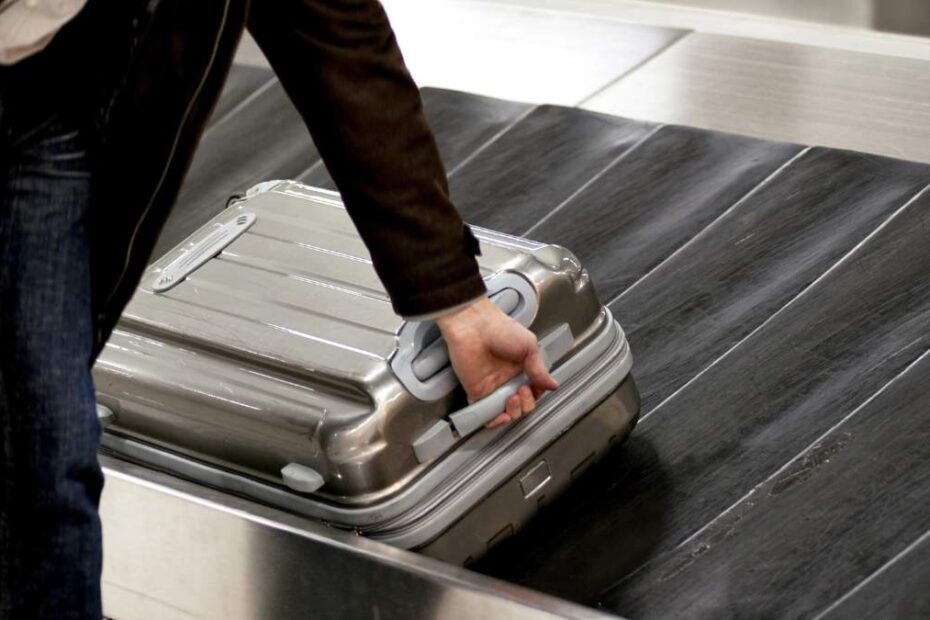 zasada przy taśmie z bagażami