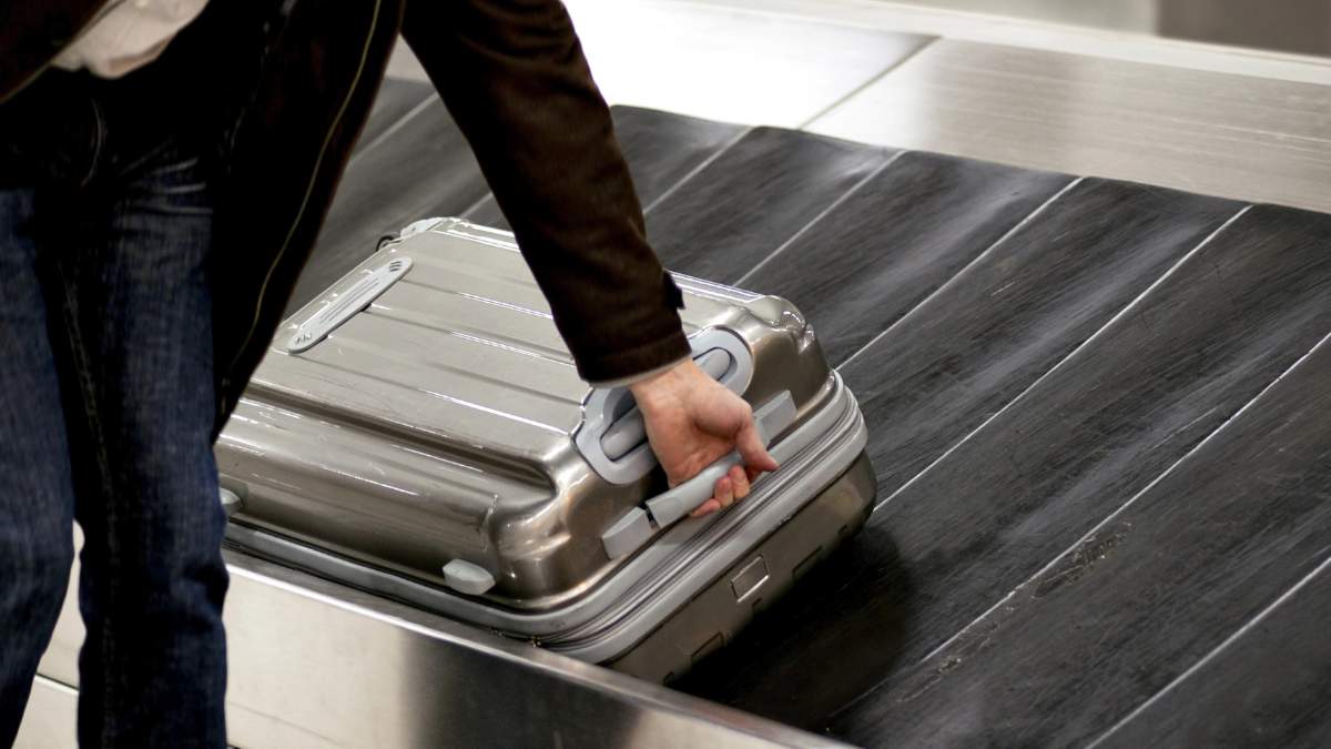 zasada przy taśmie z bagażami