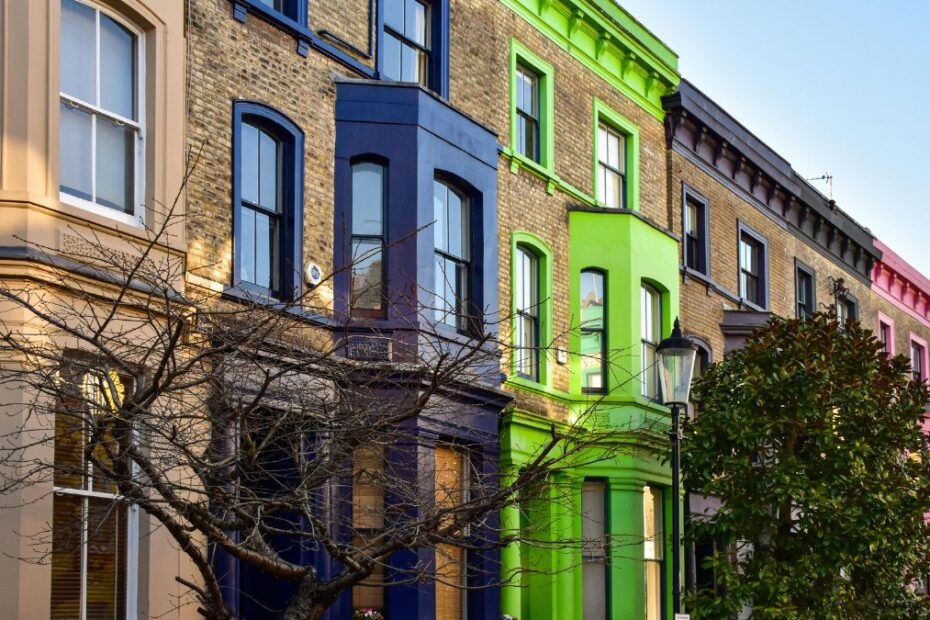 ile wkładu własnego potrzeba na zakup nieruchomość w UK Foto: kamienice w UK