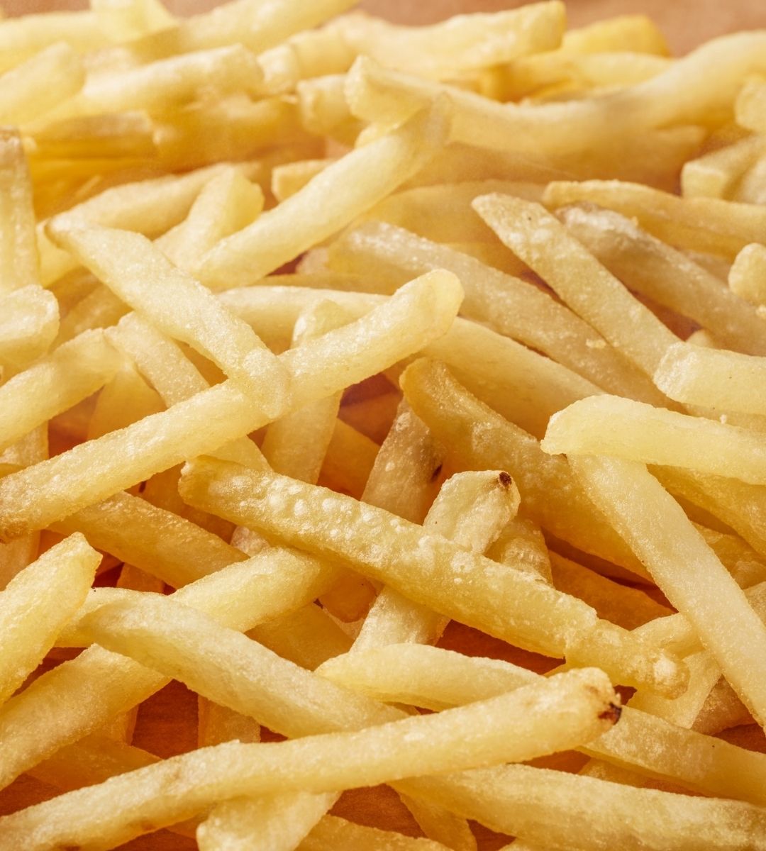 Tych produktów lepiej nie przygotowywać w air fryerze Foto: frytki