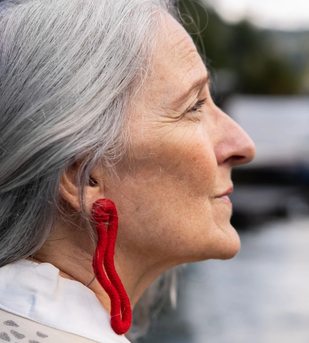 Gdzie ludzie żyją najdłużej Foto: starsza kobieta z profilu