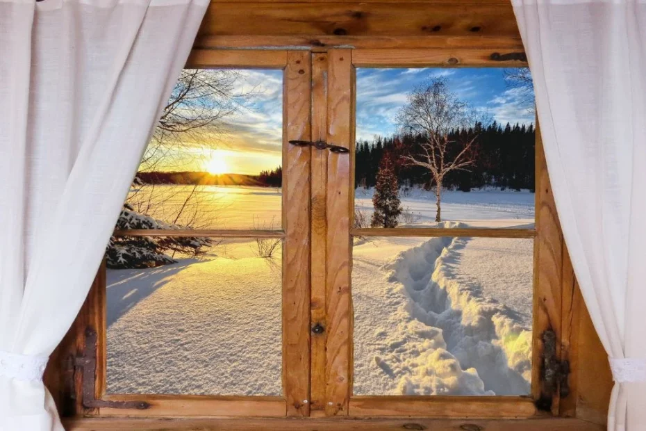 Wietrzenie domu zimą Foto: okno