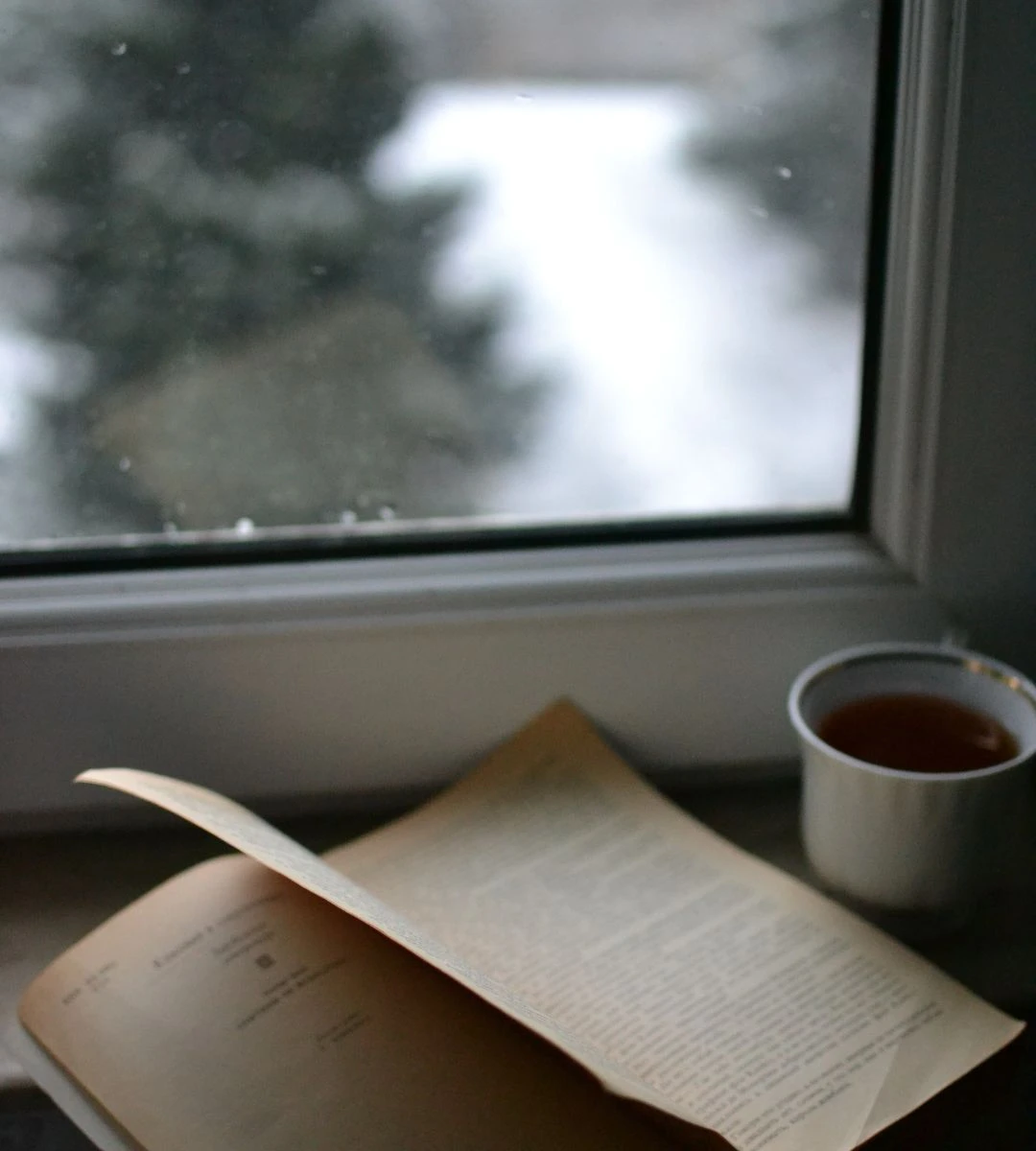 Wietrzenie domu zimą Foto: okno