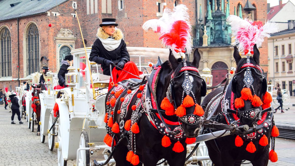 Brytyjskie media zachwycone Polską Foto: dorożka na rynku w Krakowie